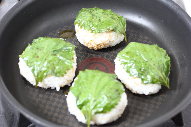 大葉の香りが爽やか〜♫大葉味噌の焼きおにぎり