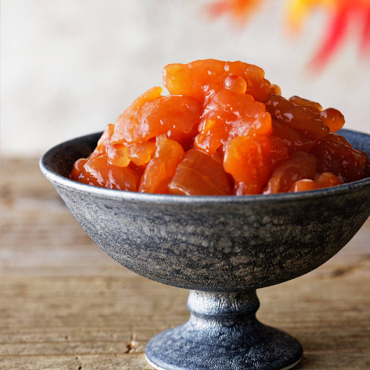 実食 凍った状態で食べる。北海道の郷土料理「鮭ルイベ」