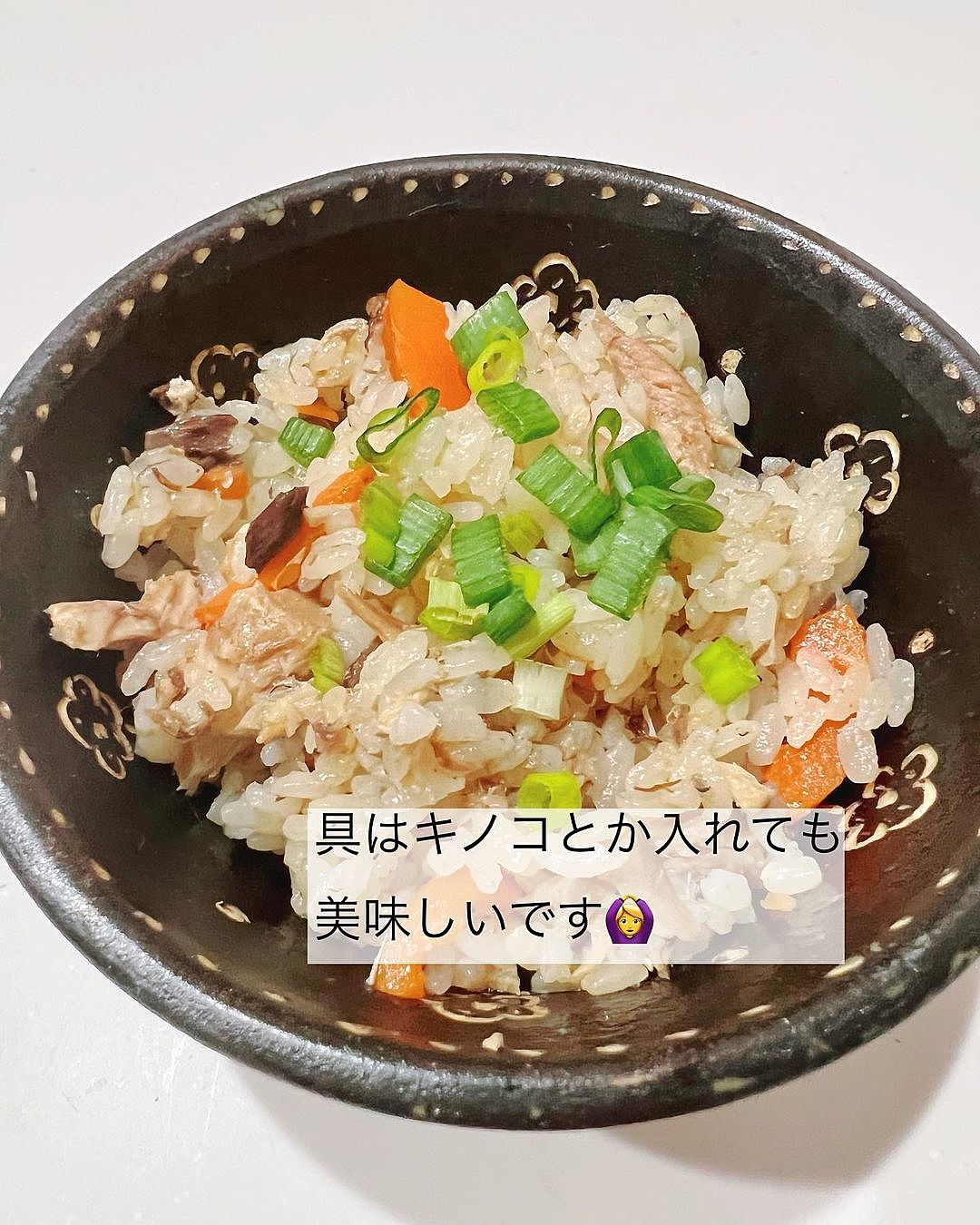 鯖缶きのこの炊き込みご飯✨@riho_kosodate さんの投稿をお借りしました❣️ 👈 毎日食べムラ1歳と、戦ってる人＼平日10分でできる炊飯器、幼児食@riho_kosodate のプロフィールを覗いてね☜ 下準備5分でできる。 きのこの炊き込みご飯🍄材料・にんじん半分