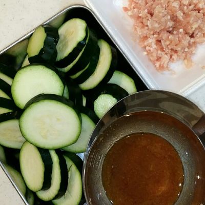 ズッキーニとひき肉のカレー炒め丼