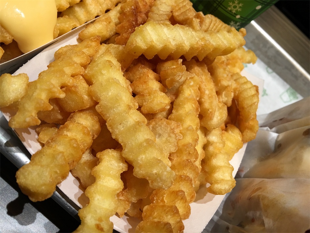 シェイクシャックのダブルバーガー：ボリューム満点で美味