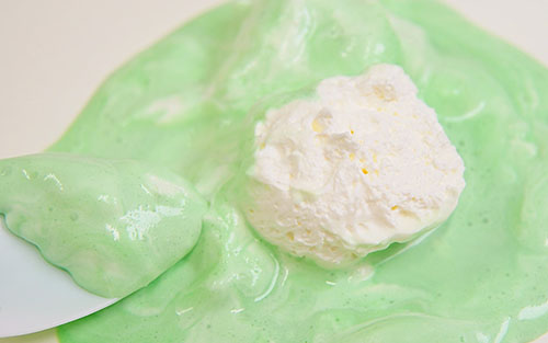 STEINS;GATE」15周年！アクリルキーホルダー付商品が登場 13種類の生ホイップは飲み物 R と、ゲルバナ味ドリンクを発売株式会社エム・ジー・ケイ