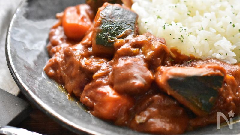 市販の肉じゃがで じゃがいもごろごろカレーライス