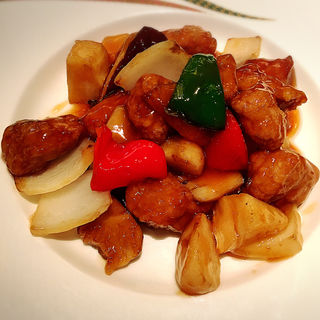 銀座アスター 酢豚の本格レシピ。ケチャップ不要、肉は驚くほどジューシーに！三越伊勢丹の食メディアFOODIE フーディー