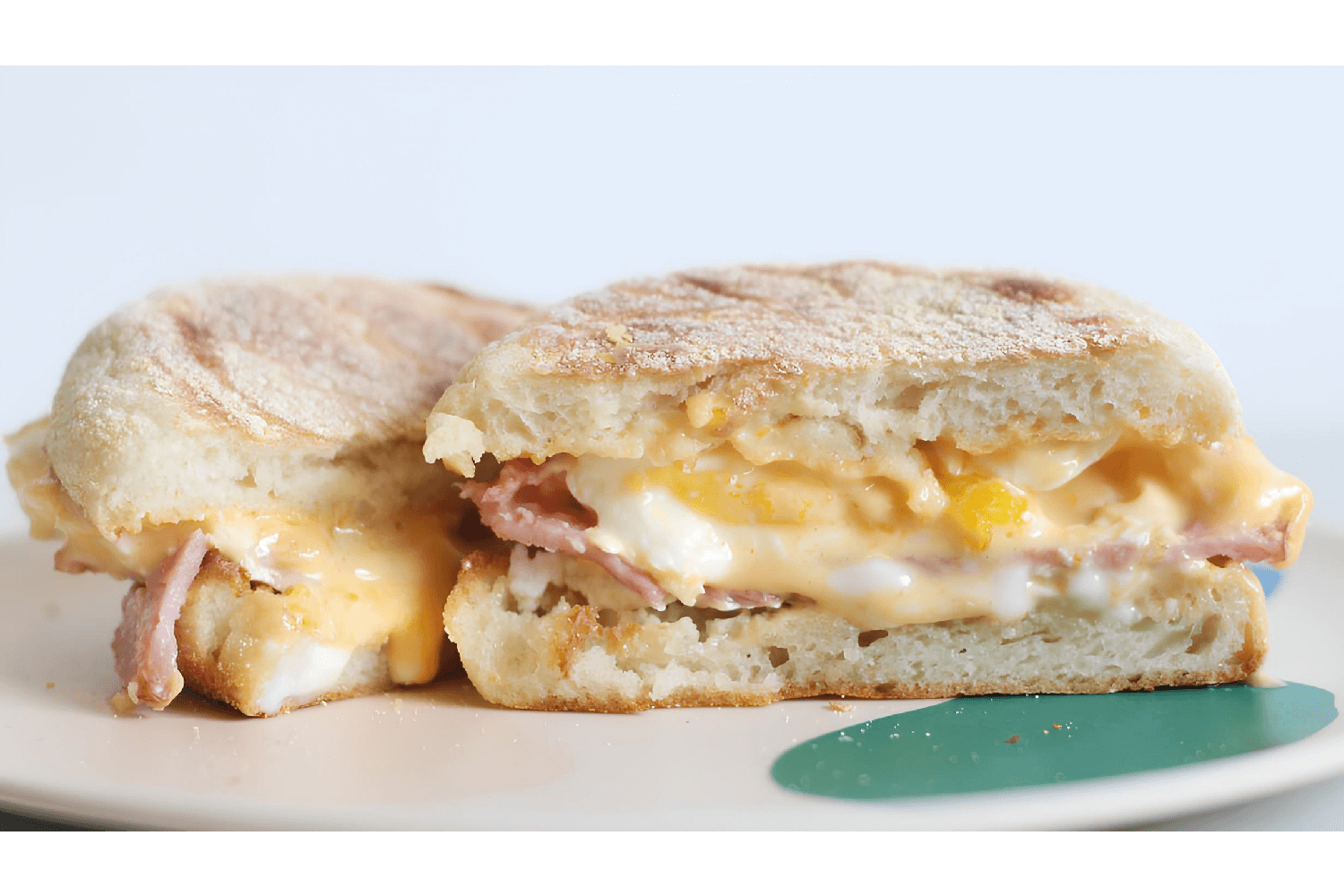 朝マック再現✨@mikimilkroom さんの投稿をお借りしました❕ ・おうちで朝マック風！みんな大好き朝マック！ 簡単にマック風ハッシュポテトが作れます♪ ぶんぶんチョッパーで超時短！ 揚げたてが食べられるのは この上ない幸せ♡ 朝マック好きさんは是非