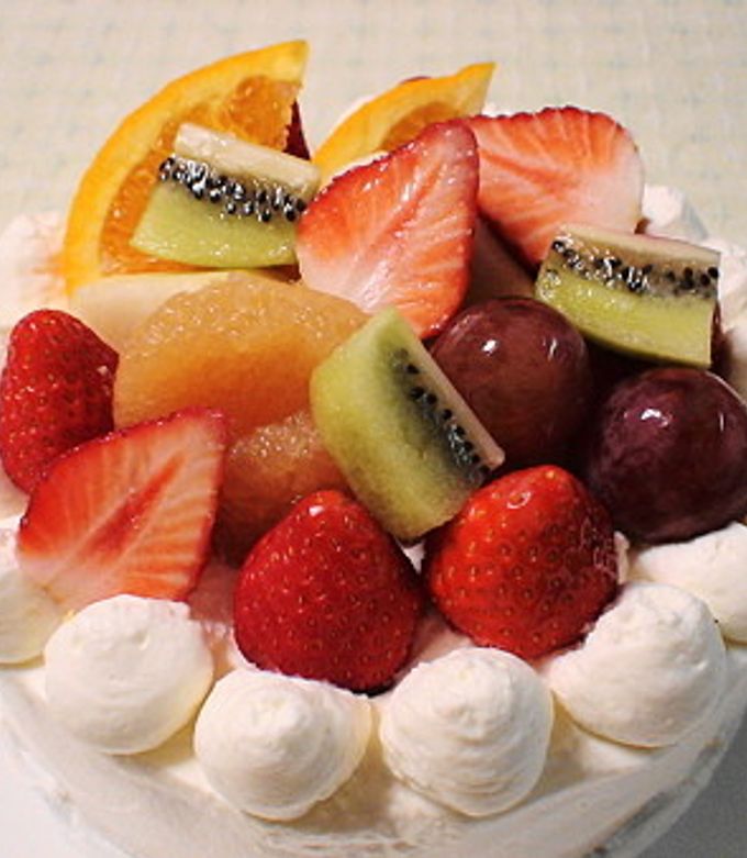 ラムフルーツクリスマスケーキ」レシピ 「歩粉 ほこ 」磯谷仁美さんの、おうちで作れるやさしいお菓子おいしいLEEレシピLEE