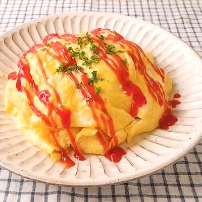 オムライス オムライスのトマトソースがけ 料理研究家リュウジのバズレシピさんのレシピ書き起こしTubeRecipe