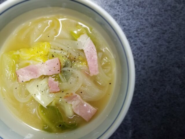 キャベツたっぷりコンソメスープ