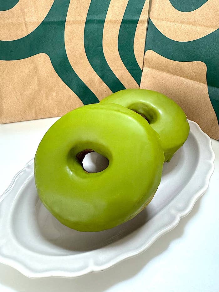 スタバ新作「抹茶クリームドーナツ」を注文してみた 進撃のグルメ- エキスパート - Yahoo!ニュース