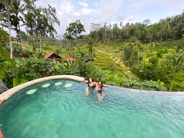 テガラランのライステラスが見渡せるウブドの「ティスカフェ」チェックインバリ＋