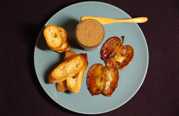 簡単！！ワインのおつまみ りんごのカマンベール焼き