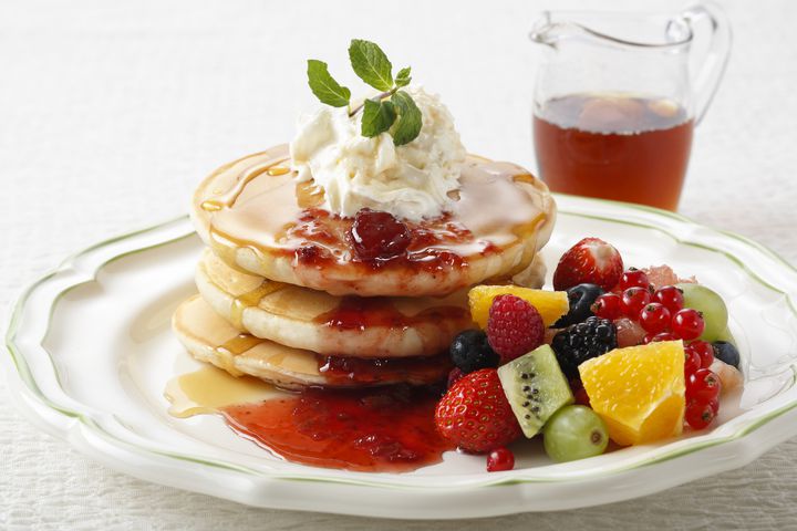 Amazonアフタヌーンティー ケーキスタンド 3段 デザートプレート おしゃれホワイト 三層フルーツ皿陶磁器欧風菓子皿レース陶磁器二層串皿アフタヌーンティーデザート皿陶磁器プレゼントMedium ケーキスタンドオンライン通販