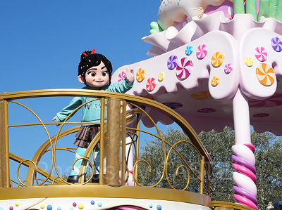 2025年 東京ディズニーランドをカラフルなお菓子が彩る「ヴァネロペのスウィーツ・ポップ・ワールド」開催楽天トラベル