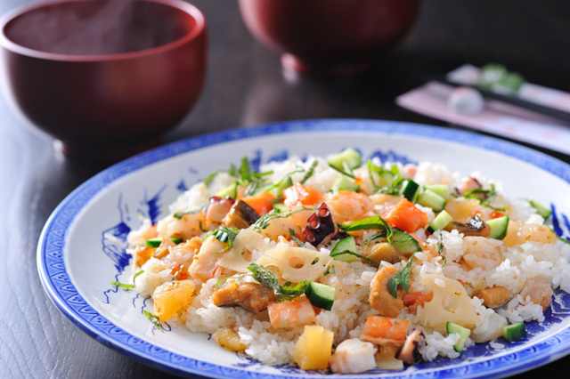 仙都魚類株式会社 : ひな祭りにはちらし寿司！「海鮮ちらし寿司」の販促試食提案会