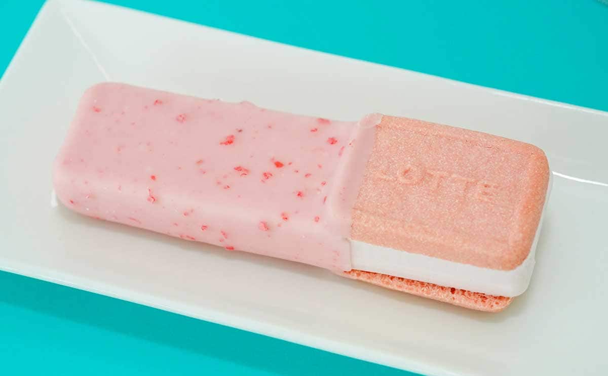 Ghana ガーナチョコ&クッキーサンド 恋味いちごコンビニアイスランド