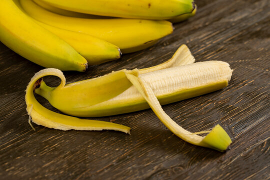 大きなまっすぐバナナのストックフォト – ロイヤリティフリー画像FreeImages