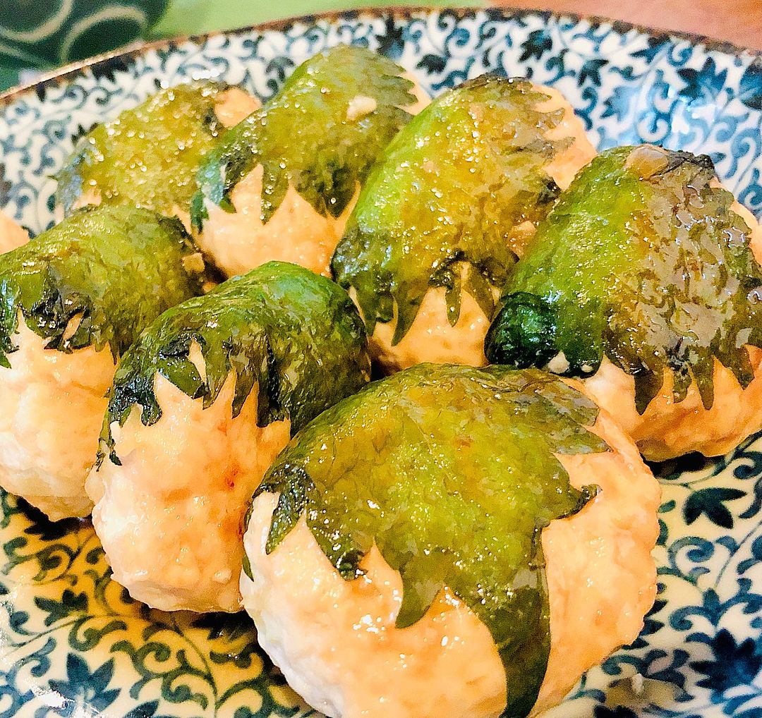 鶏胸肉が驚くほどぷるっぷるで柔らかい！大葉だれであっさり！『大葉水晶鶏』の作り方 - だれウマ