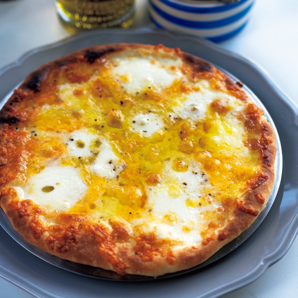 チーズとろり！油揚げのキムチピザ