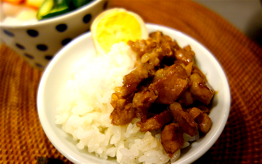 材料ほぼ3つ！簡単うまい昼レシピ 12 台湾の鶏肉飯 ジーローハン をサラダチキンでイエモネ