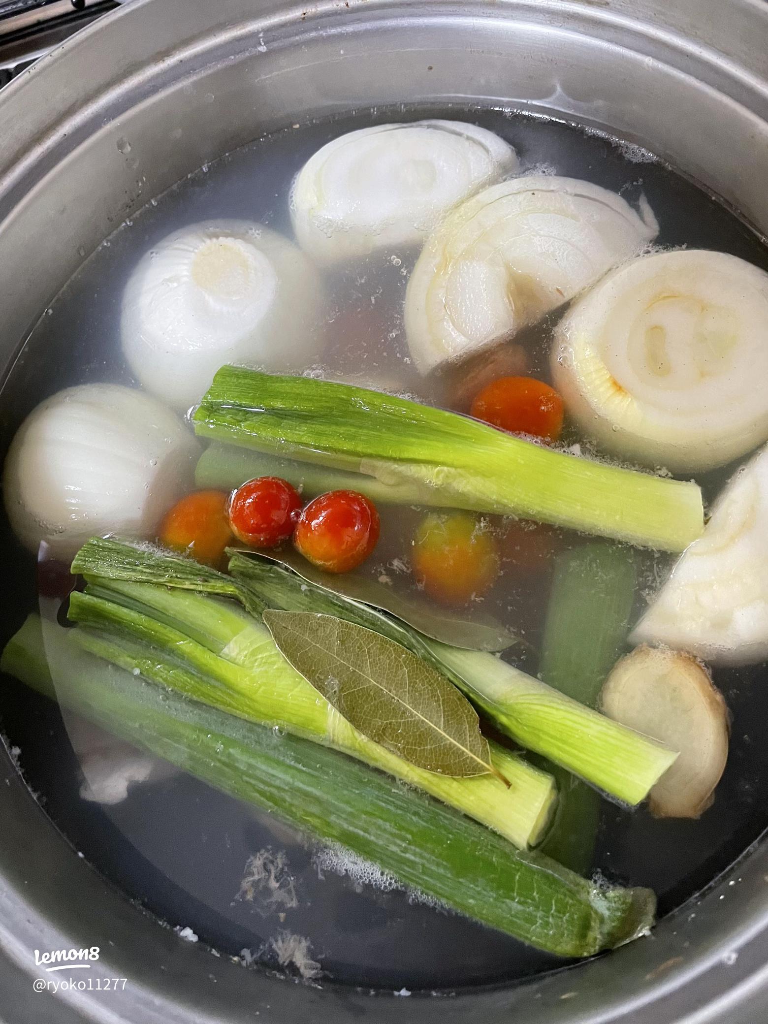 栄養たっぷりボーンブロス 自家製鶏がらスープ の作り方 - Home with the Shepherd