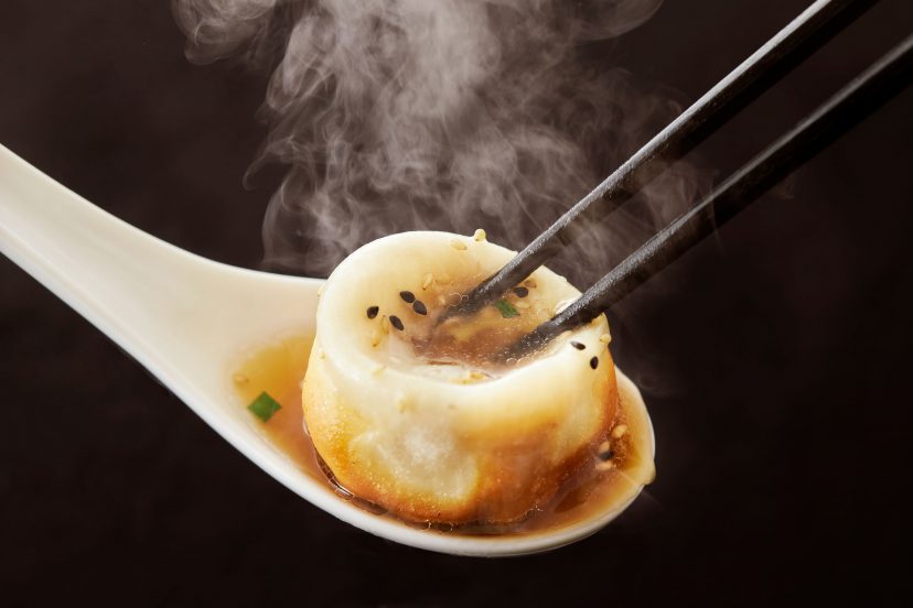 楽天市場 小籠包 焼き小籠包 送料無料 焼き蒸し小籠包セット3種20個入 ＜フライパン調理＞生二色焼き小籠包 ＜蒸し調理＞蒸し小籠包、 001 006ショウロンポウ 冷凍 お取り寄せ お中元 ギフトセット 贈答用 お祝い 内祝い 敬老の日 : 上海小籠包専門店 鵬天閣