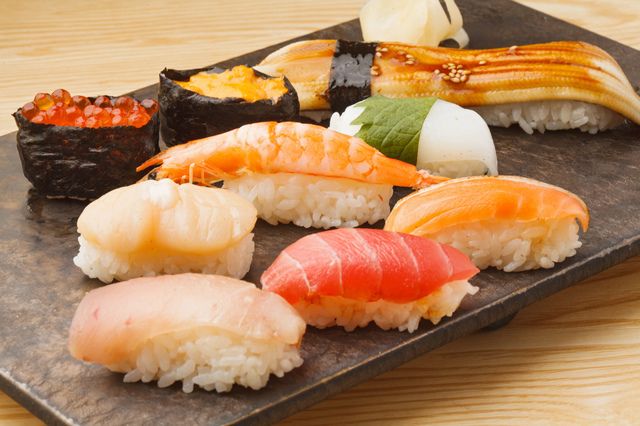 楽天市場 くら寿司 本まぐろ旨味盛り中トロ：約150g 赤身：約150gお刺身 お寿司 海鮮丼 送料無料 : くら寿司ネット通販 楽天市場店