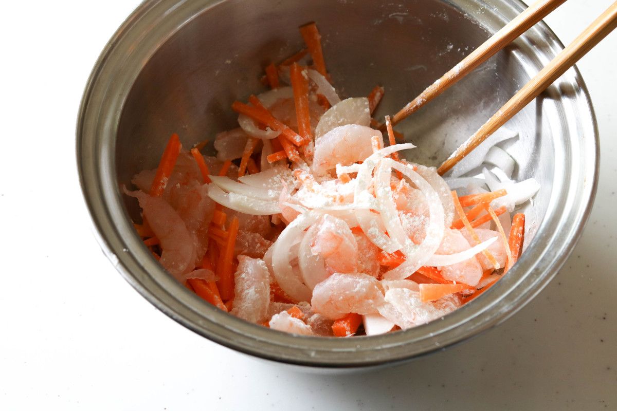 冷めてもサクサクのまま！ プロが教える「絶品かき揚げ」のレシピ 基本の料理– ページ 2 – 食楽web