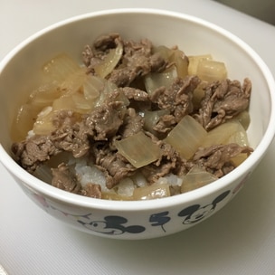シンプルな辛さ、そこがいい！ すき家「赤だれ白髪ねぎ牛丼」は箸が止まらない火曜は辛いものを食べてスッキリする日Pouch ポーチ