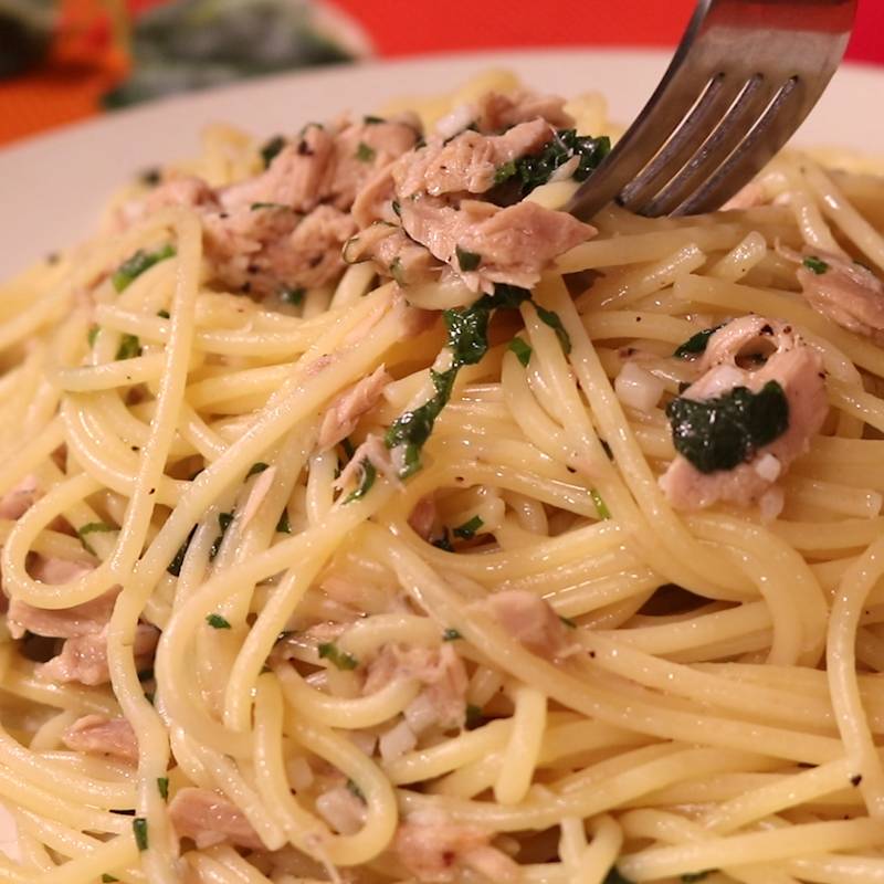 重ねるだけで簡単に！新たまねぎとツナのワンポットチーズパスタ