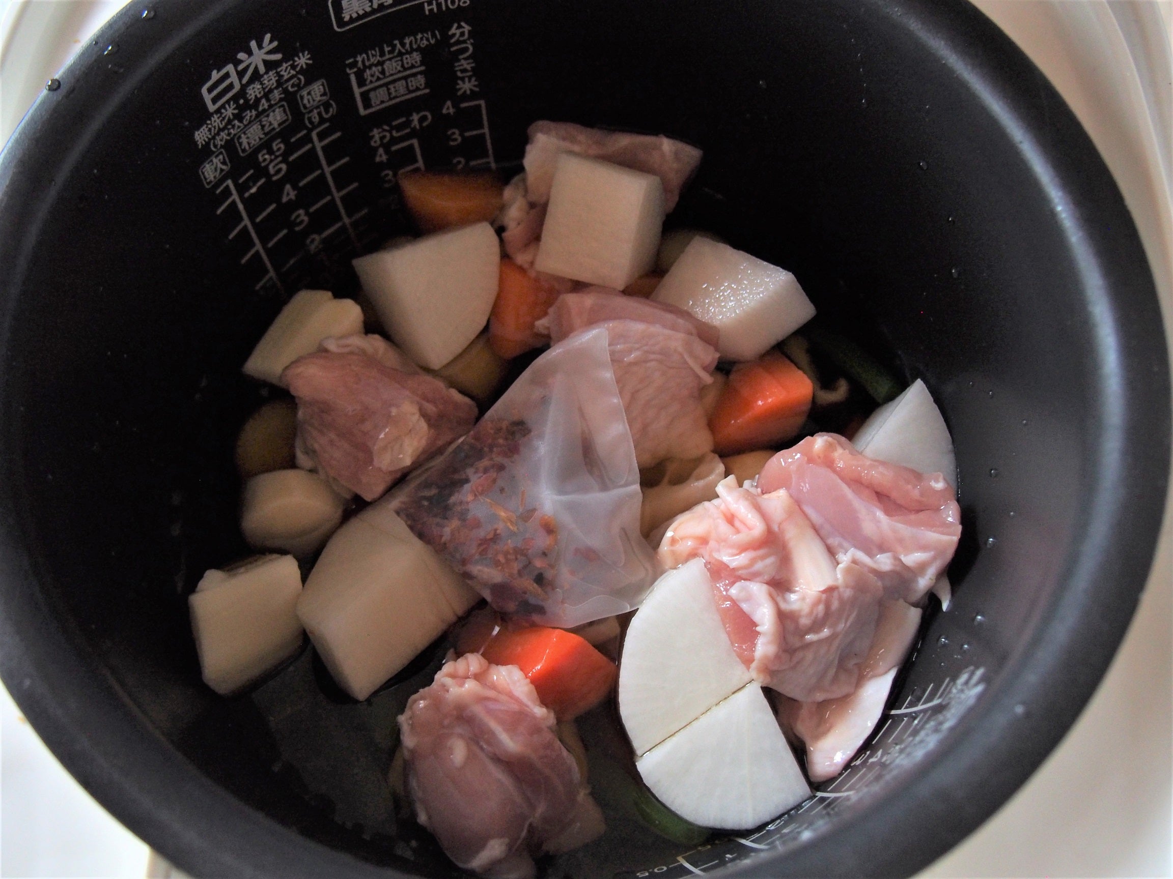 ほったらかしでしみしみ！ 炊飯器で鶏大根 と、今日の高校生男子痩せ活弁当と、うちの子記念日 : たっきーママオフィシャルブログ「おしゃべりな台所」Powered by ライブドアブログ