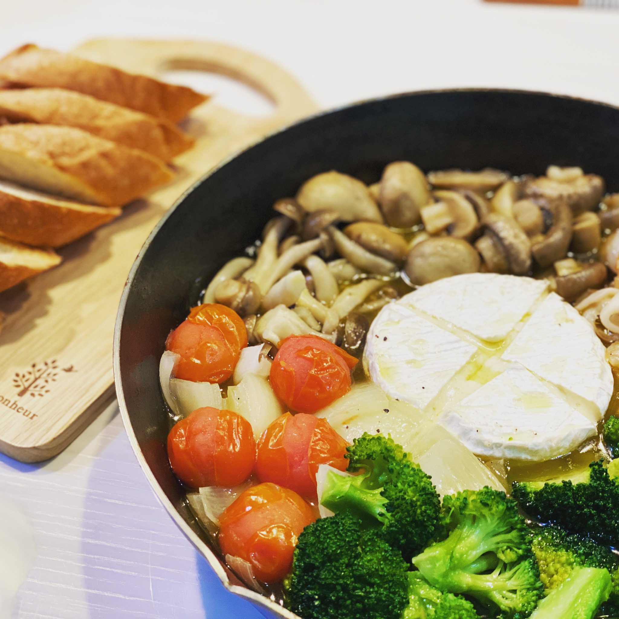 レシピ 簡単おうちバル♬カマンベールアヒージョ♬ - しにゃごはん blog