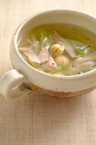 Amazon.co.jp: 自然健康社 ハスの実 300g 蓮の実 はすの実 乾燥 無添加 : 食品・飲料・お酒