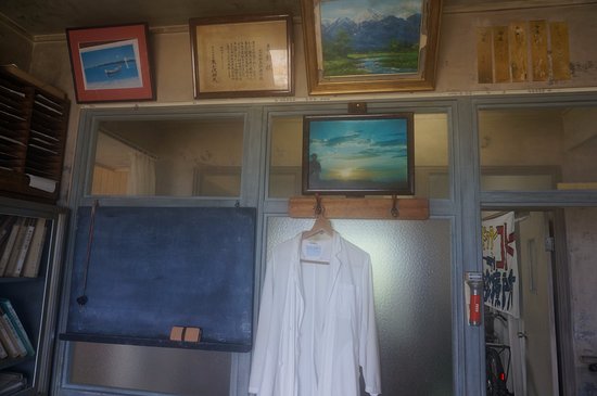 世界旅行絵日記worldtrippalau🇵🇼 パラオ人の友達から、「タバコを買って来てくれ」と言われていた。どうやら彼が単純にほしいから 日本のほうがタバコ安いし という理由では無かった。今回はパラオ人の友達の家でホームパーティーをする予定だったのだが