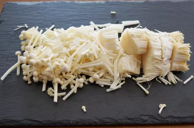 えのきの賞味期限は保存方法で異なる！まだ食べられるかの見分け方も紹介 – grapeグレイプ