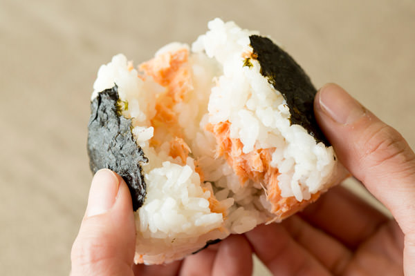 プロ直伝 おにぎりの基本！丸・三角・俵・太鼓、4つの形の握り方とコツ