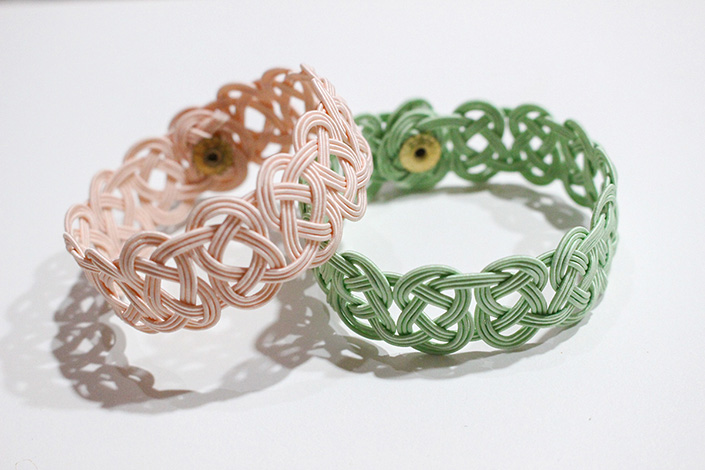 水引の鳥の羽根フェザーバレッタの魅力