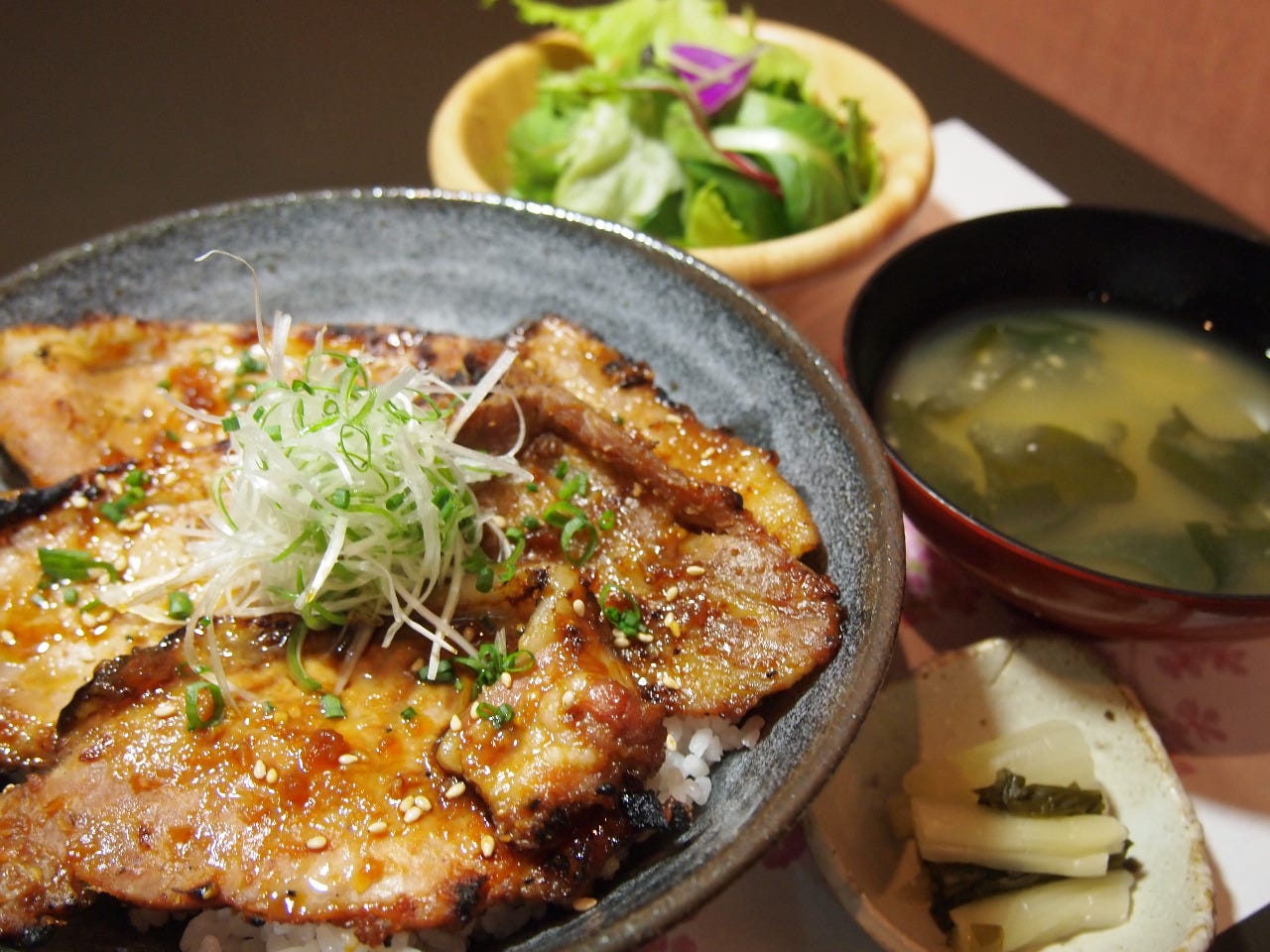 がっつり食べたい！ビリ辛みそ豚丼 by 保田 美幸さん