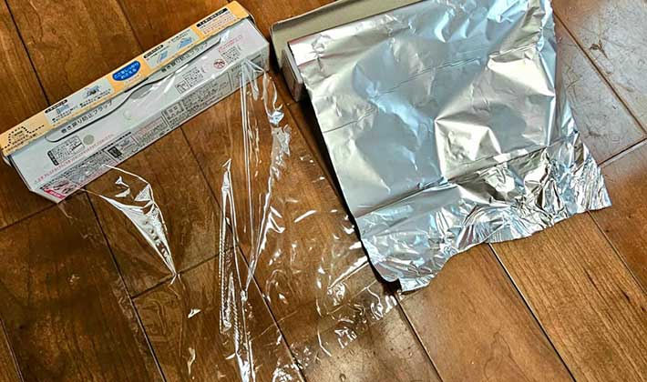 おにぎりを「アルミホイル」で包むのってメリットいっぱい！ おいしさキープのコツとコンビニ風パリパリ海苔にする包み方♪ - ECナビ