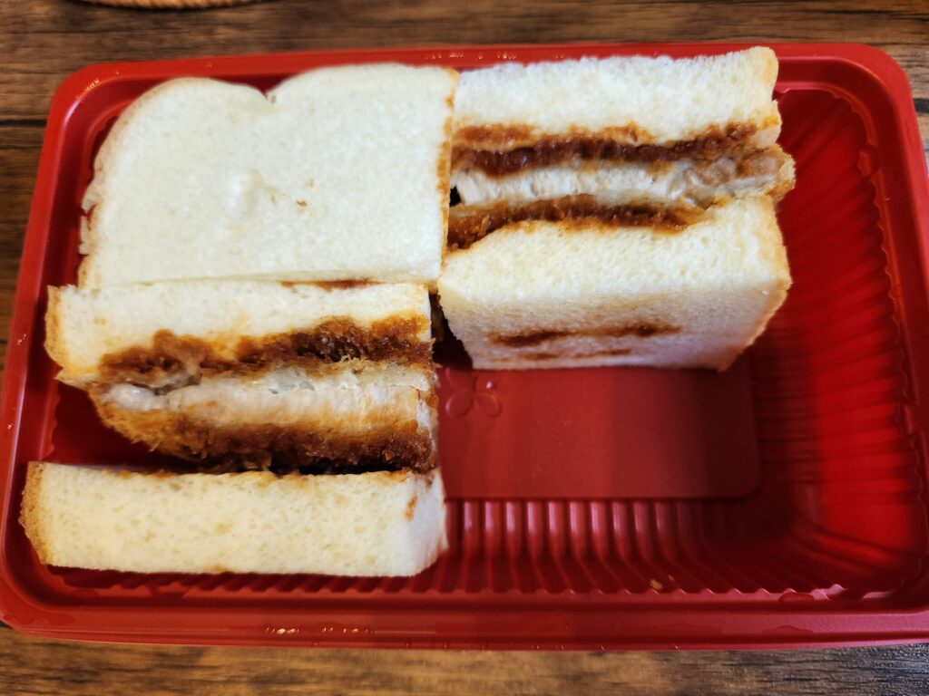 大きな海老カツサンド のテイクアウトランチ @ コメダ珈琲店お手軽ランチ＆モーニング＆カフェ＆飲み✧ぶらぶらしたい東京暮し