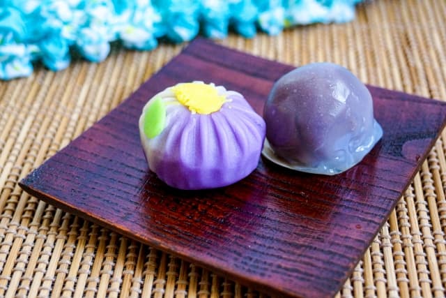 三恵堂 西区二十四軒 季節を感じる上生菓子とバター入り西町どら焼き札幌あんこマニア