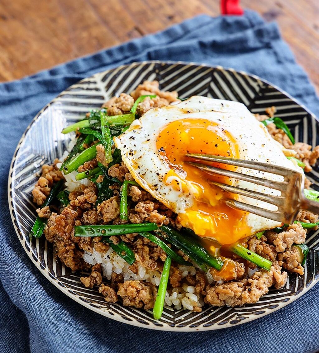 基本からアレンジまで！思わずつくりたくなる「とりひき肉 丼」のレシピ集クックパッド