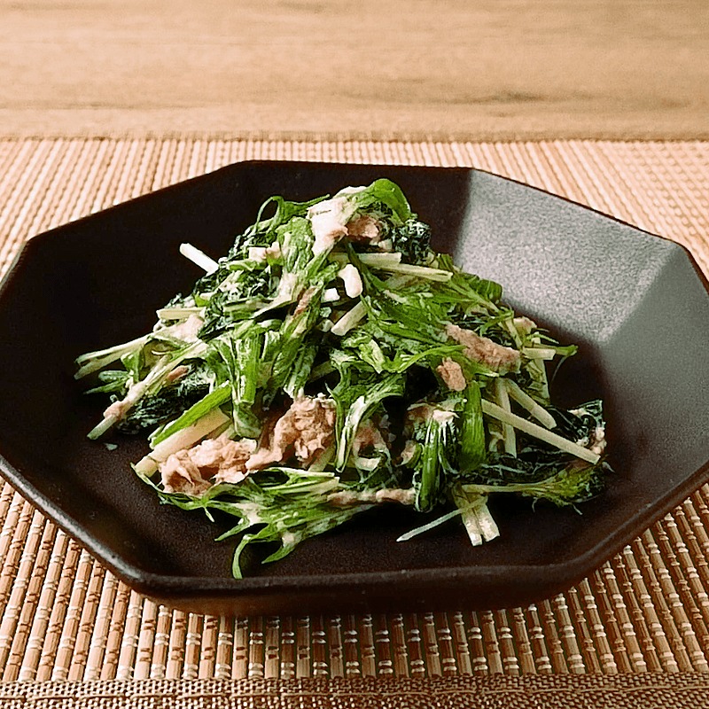 🆙 RECIPE「ほうれん草とツナのオイスター炒め」🥢 ダブルの魚介の旨味がぎゅっと凝縮！ご飯がすすみます。つまみにも👍✔︎ざっくり作り方 3〜4人分くらい①ほうれん草1袋を塩ゆでし、冷水にさらし4cm幅に切り水気を切る ②ツナ缶1缶を炒め汁気を飛ばす ③①を