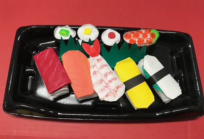 お店屋さんごっこのお寿司の作り方！ピタッとのせて、はいどうぞ
