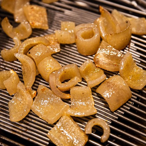 巨大な豚の皮をカリッカリに揚げたら、うますぎたwww チチャロン- YouTube