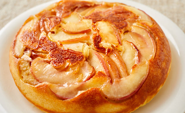 ホットケーキミックスで簡単！ フライパンで作るりんごケーキのレシピ