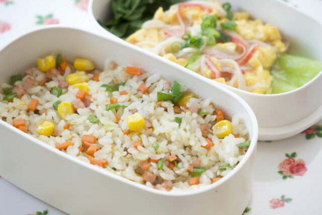 お弁当に冷凍チャーハンはアリ？安全に楽しむコツと注意点を解説 - 冷凍弁当おすすめナビ