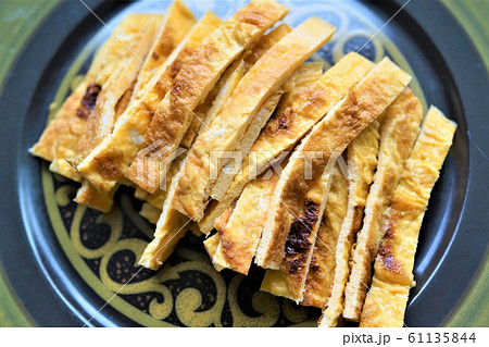 手巻き寿司用の卵焼き」は普通とどうちがう？ 卵液を漉す、味付け、切り方が決め手！ 絶妙バランスのすし酢レシピ付きHugKum はぐくむ