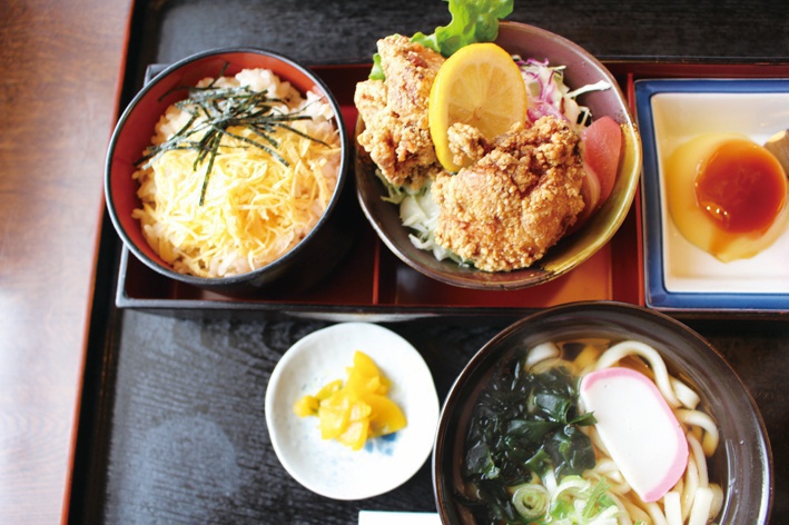 鍋焼きうどん定食の写真素材69702982- PIXTA