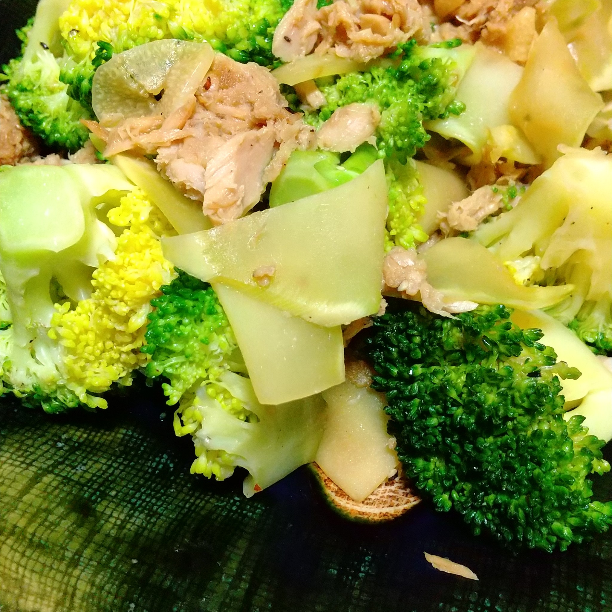 ブロッコリーと塩昆布のツナごま油和え★