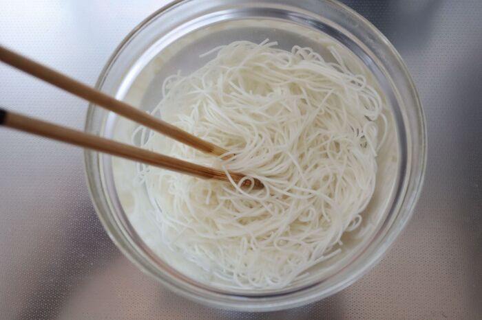 そうめんを冷凍保存できるって知ってた？ ライフハック モチモチ食感にゆでる方法もママリ
